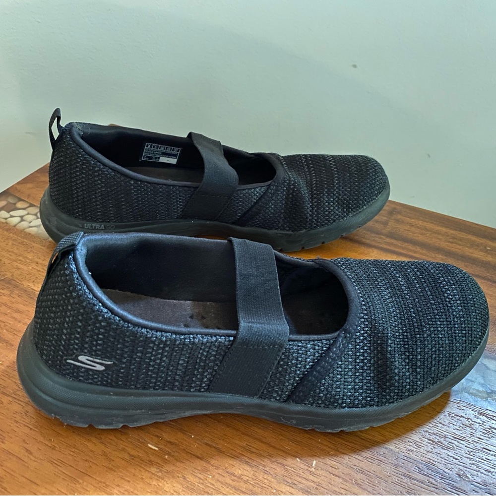 Sketchers air cooled yoga mat women’s size 8